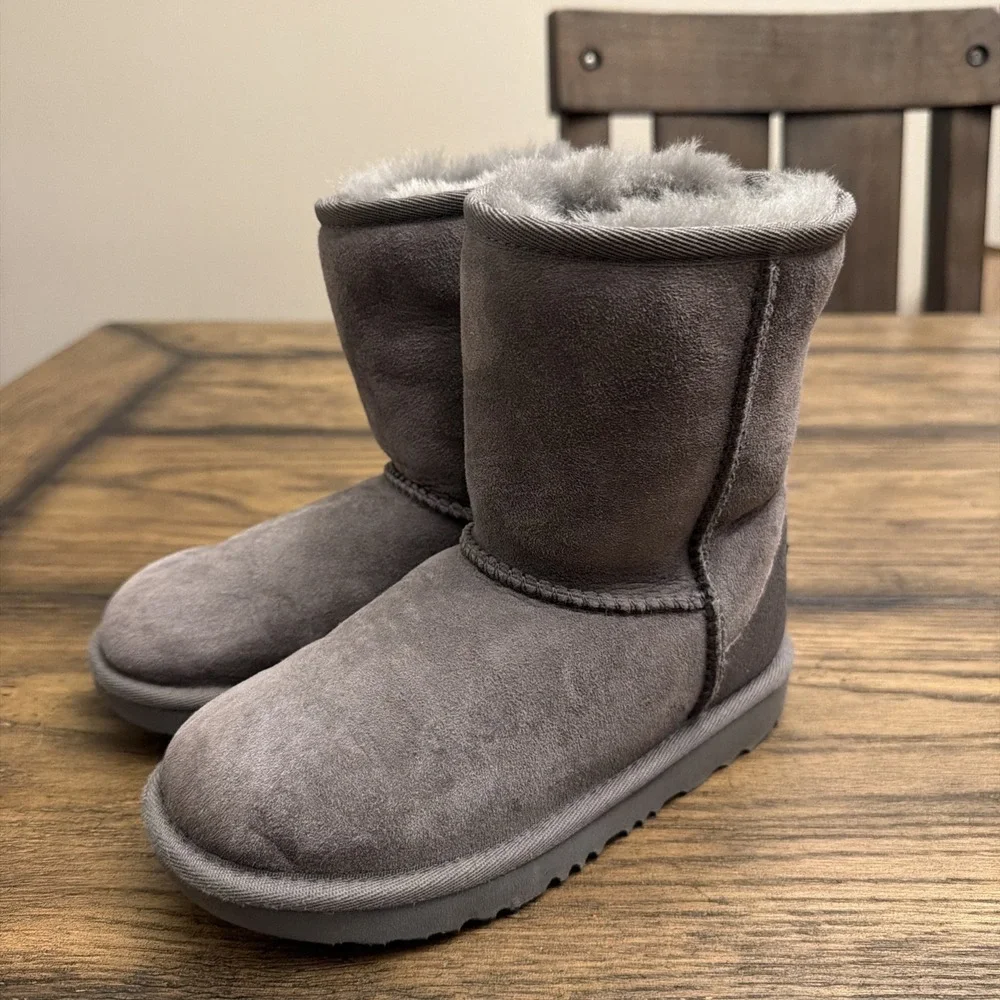 Kids Size 13C Uggs Grey Suede …G5